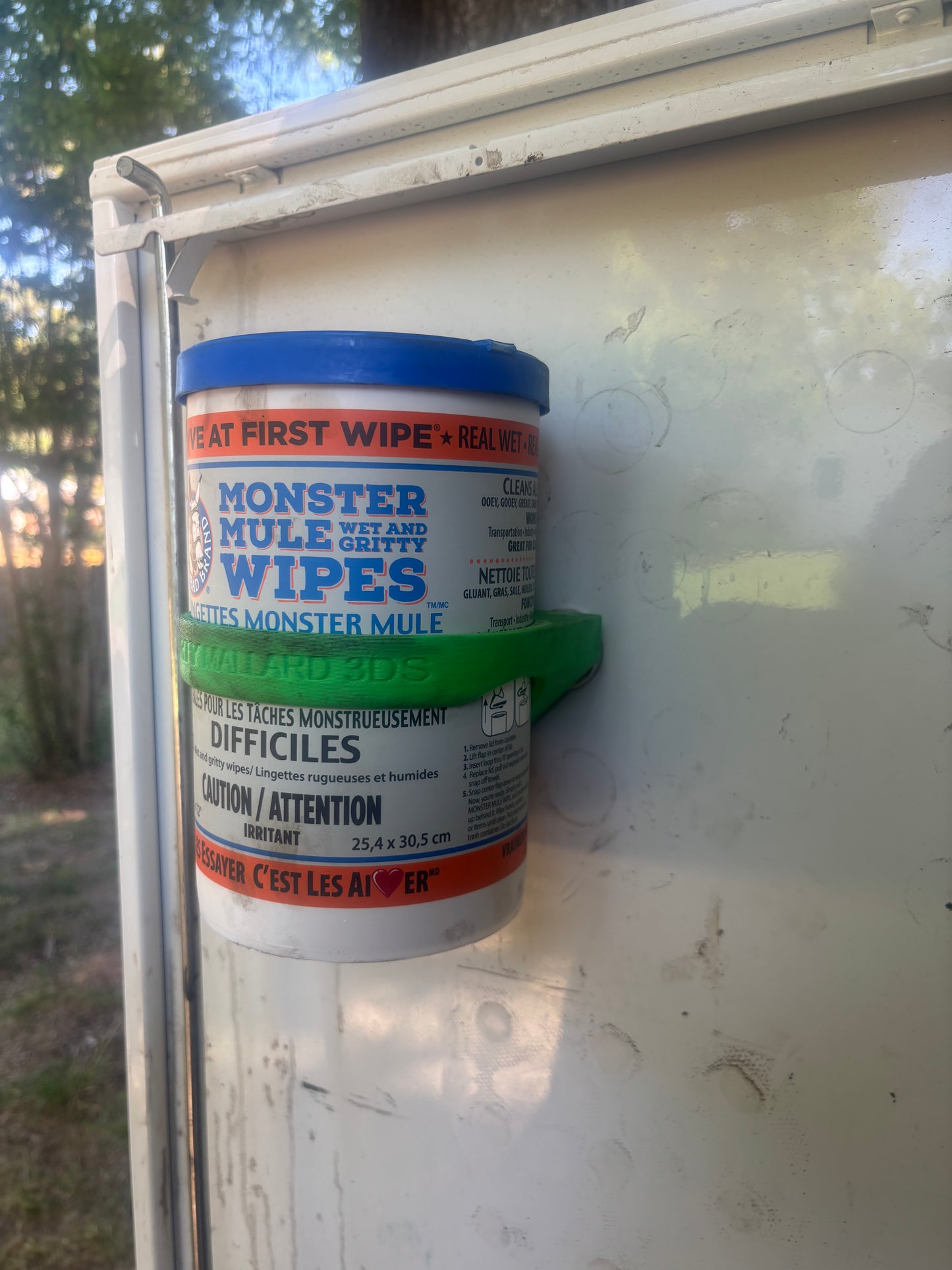 Mule Wipes / Tube of Towels Magnetic Mount