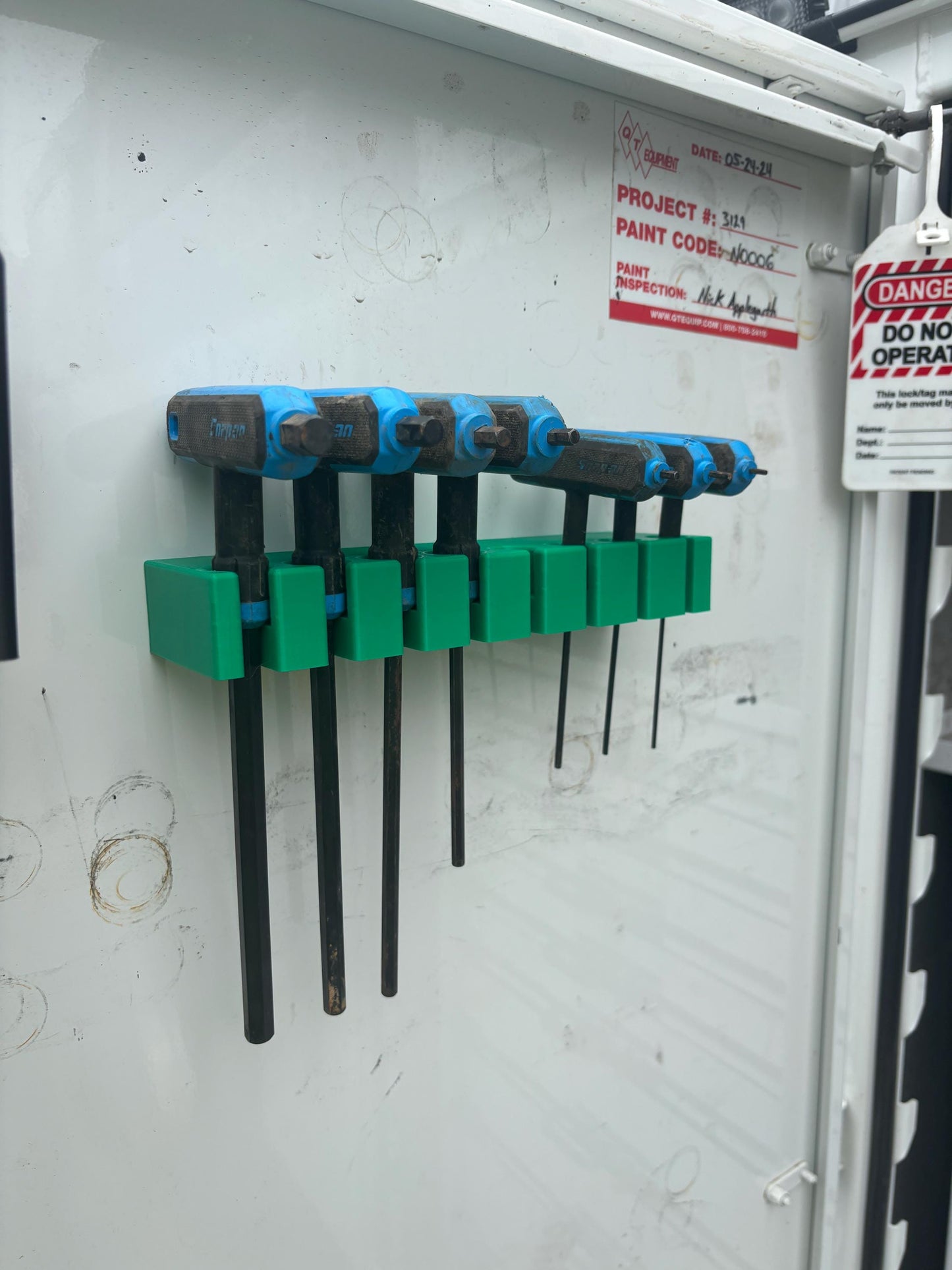 T Handle Holder Magnetic Metric